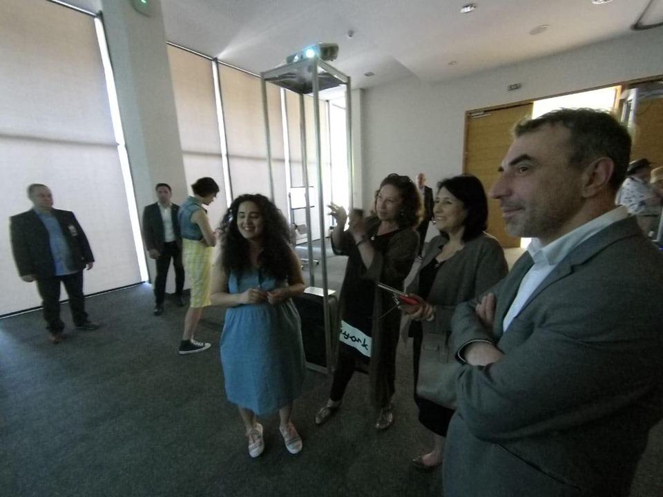 Азербайджанский видеоарт "Быть женщиной" представлен в Грузии (ФОТО)