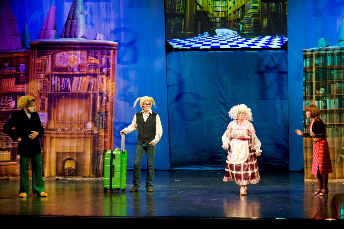 Как Барбоскины спасали книги в Баку (ФОТО)