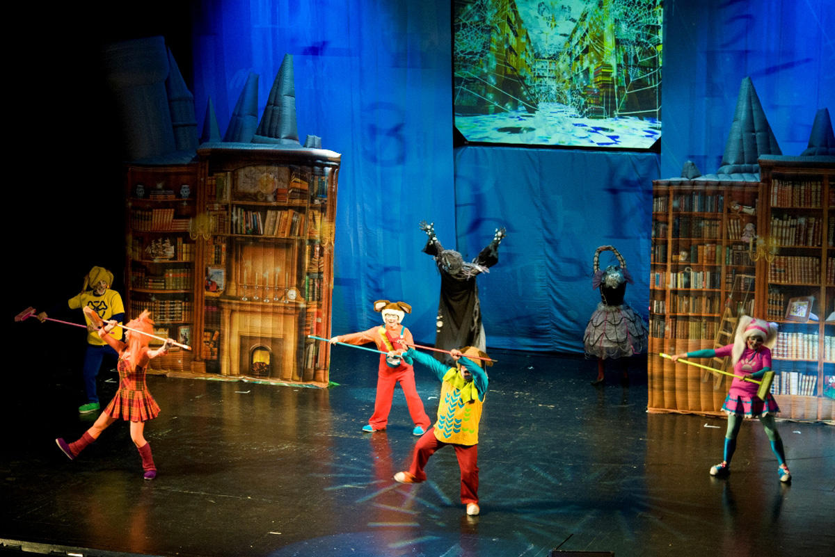 Как Барбоскины спасали книги в Баку (ФОТО)