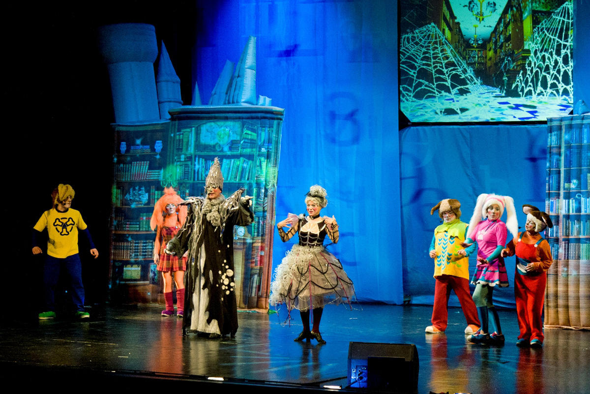 Как Барбоскины спасали книги в Баку (ФОТО)