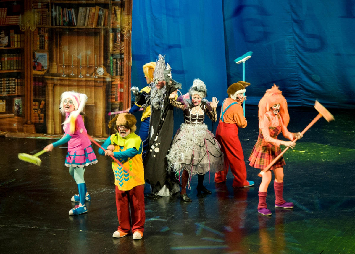 Как Барбоскины спасали книги в Баку (ФОТО)