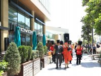 По улицам Баку проходит парад двойников британских героев в честь финала Лиги Европы (ФОТО)