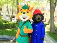 По улицам Баку проходит парад двойников британских героев в честь финала Лиги Европы (ФОТО)