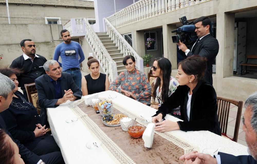 Первый вице-президент Мехрибан Алиева побывала в бакинском поселке Кюрдаханы (ФОТО) (версия 2)