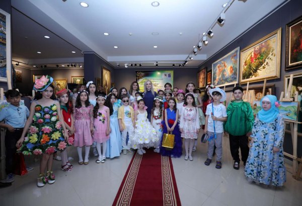 В Баку объединили моду и искусство – получилось очень красиво (ФОТО)