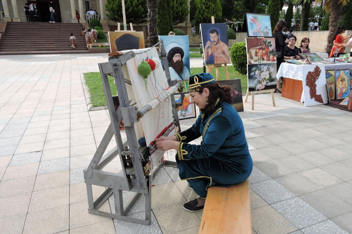 Бабушки и внучки Балакенского района Азербайджана (ФОТО)