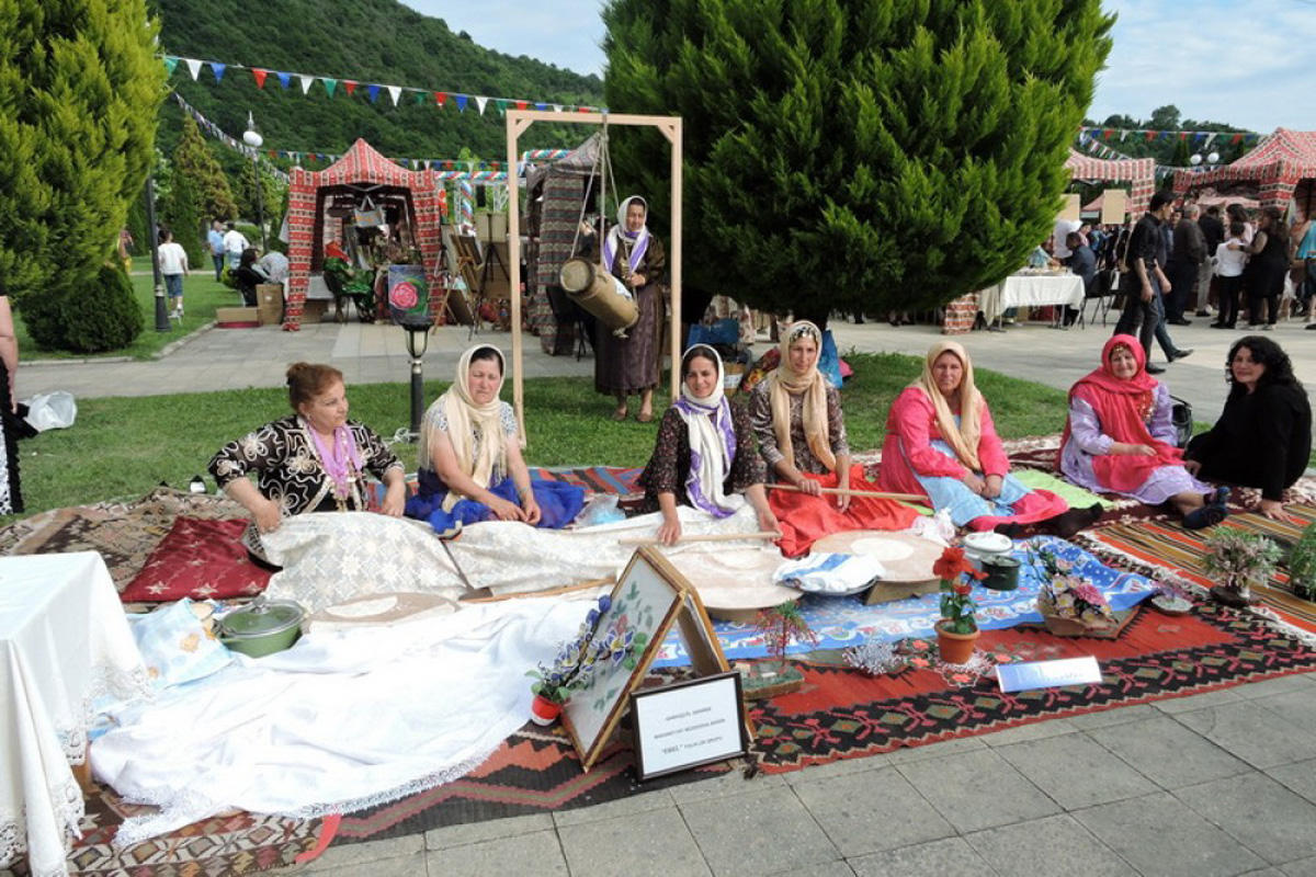 Бабушки и внучки Балакенского района Азербайджана (ФОТО)