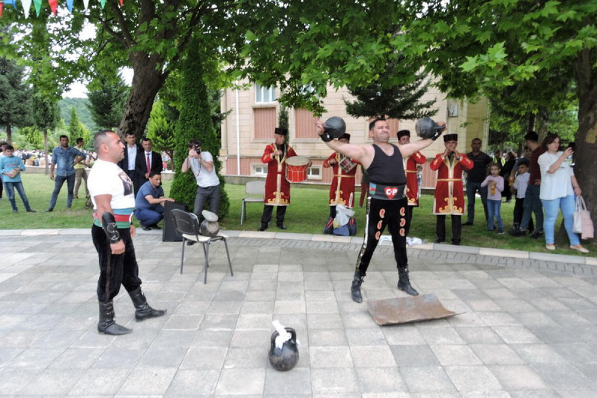 Бабушки и внучки Балакенского района Азербайджана (ФОТО)
