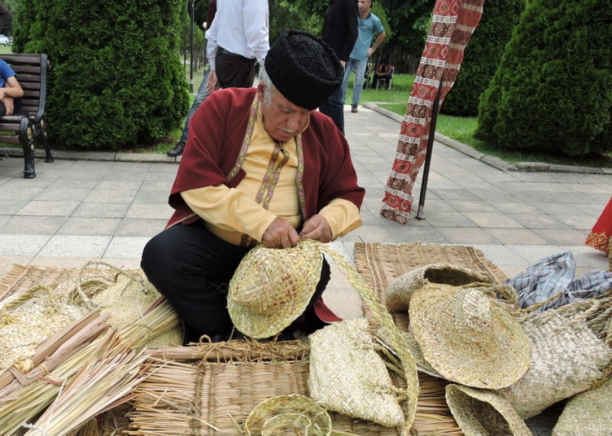 Бабушки и внучки Балакенского района Азербайджана (ФОТО)