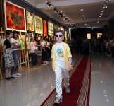 В Баку объединили моду и искусство – получилось очень красиво (ФОТО)