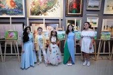 В Баку объединили моду и искусство – получилось очень красиво (ФОТО)