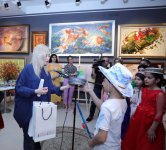 В Баку объединили моду и искусство – получилось очень красиво (ФОТО)