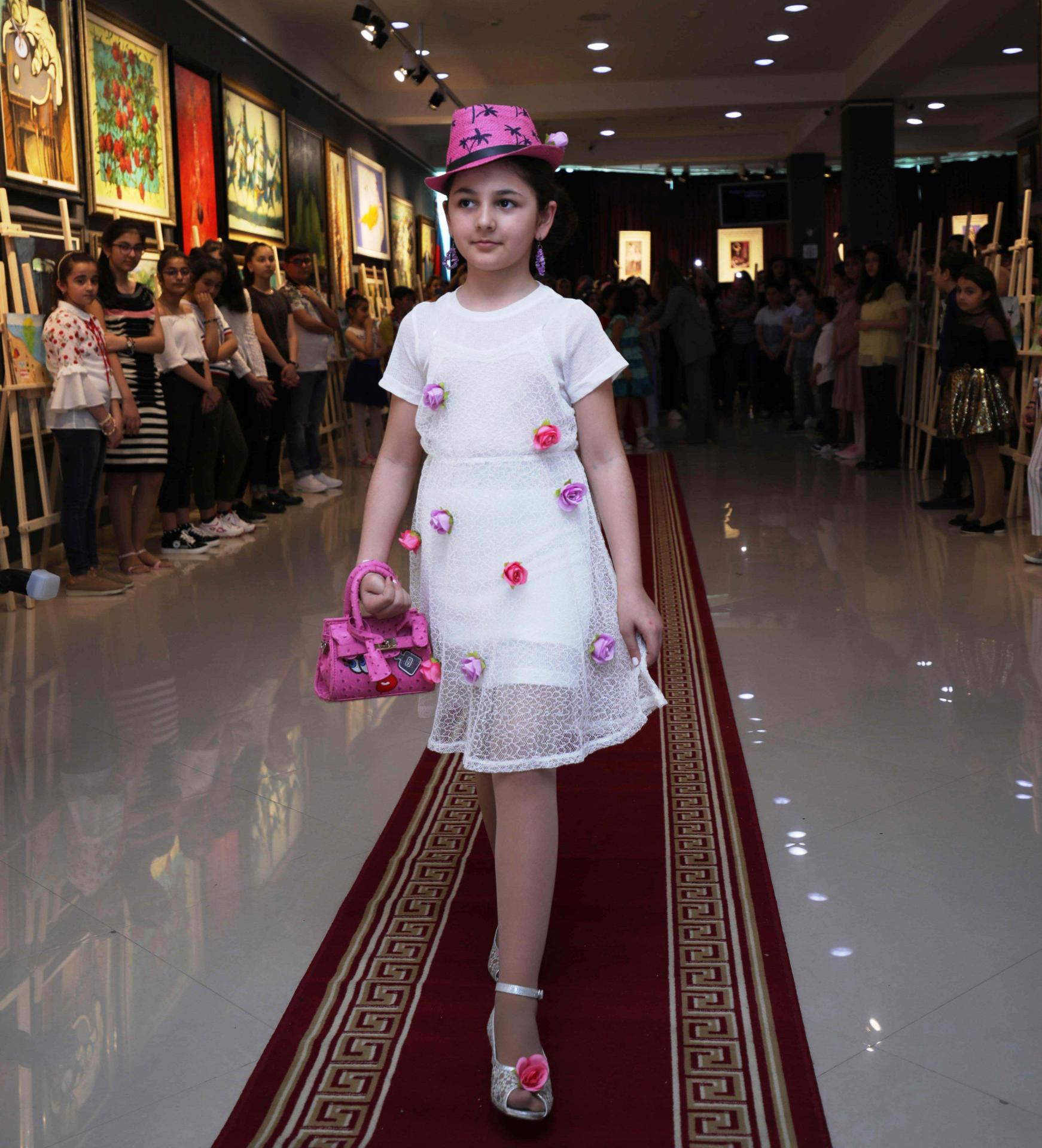 В Баку объединили моду и искусство – получилось очень красиво (ФОТО)