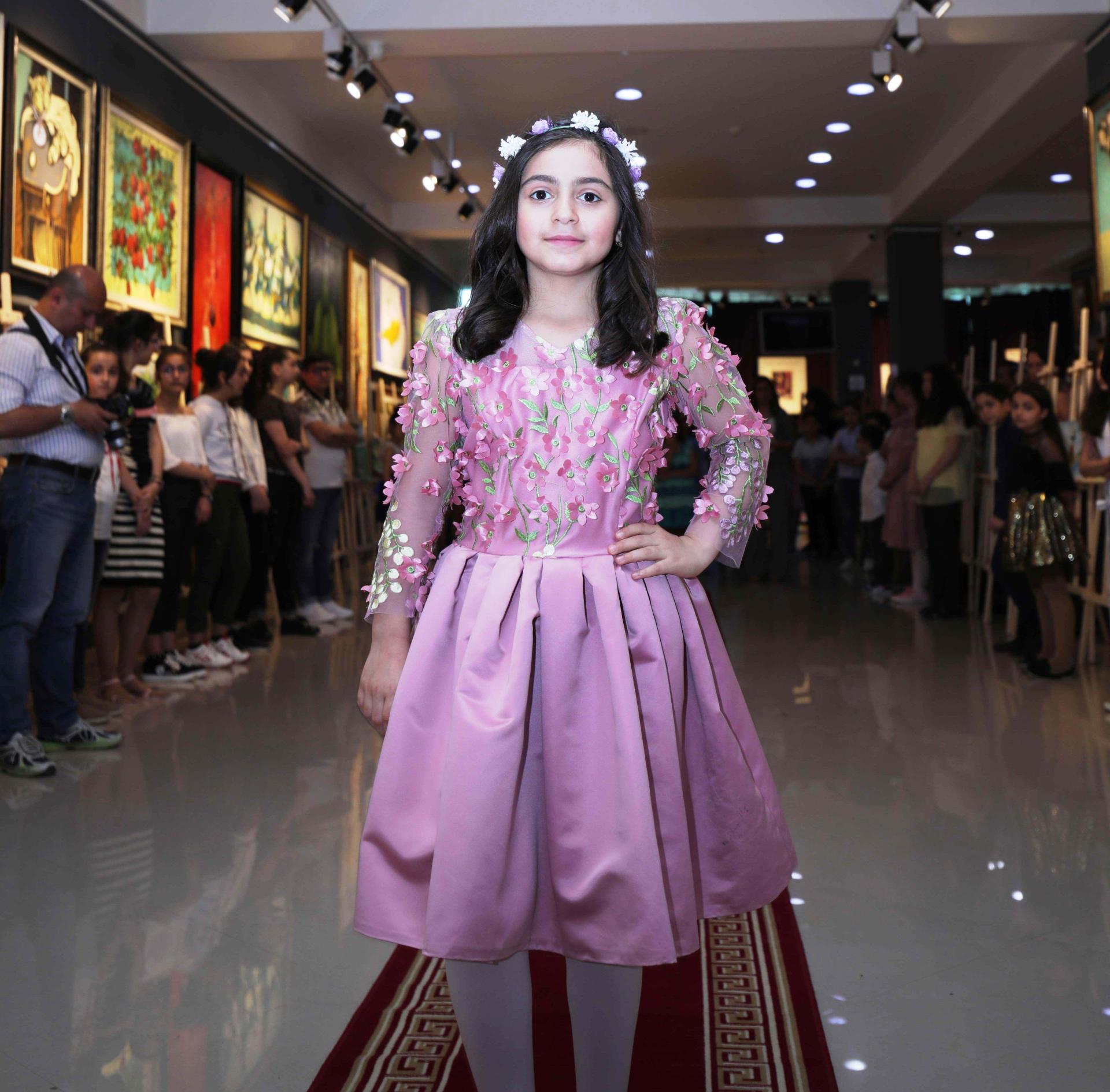 В Баку объединили моду и искусство – получилось очень красиво (ФОТО)