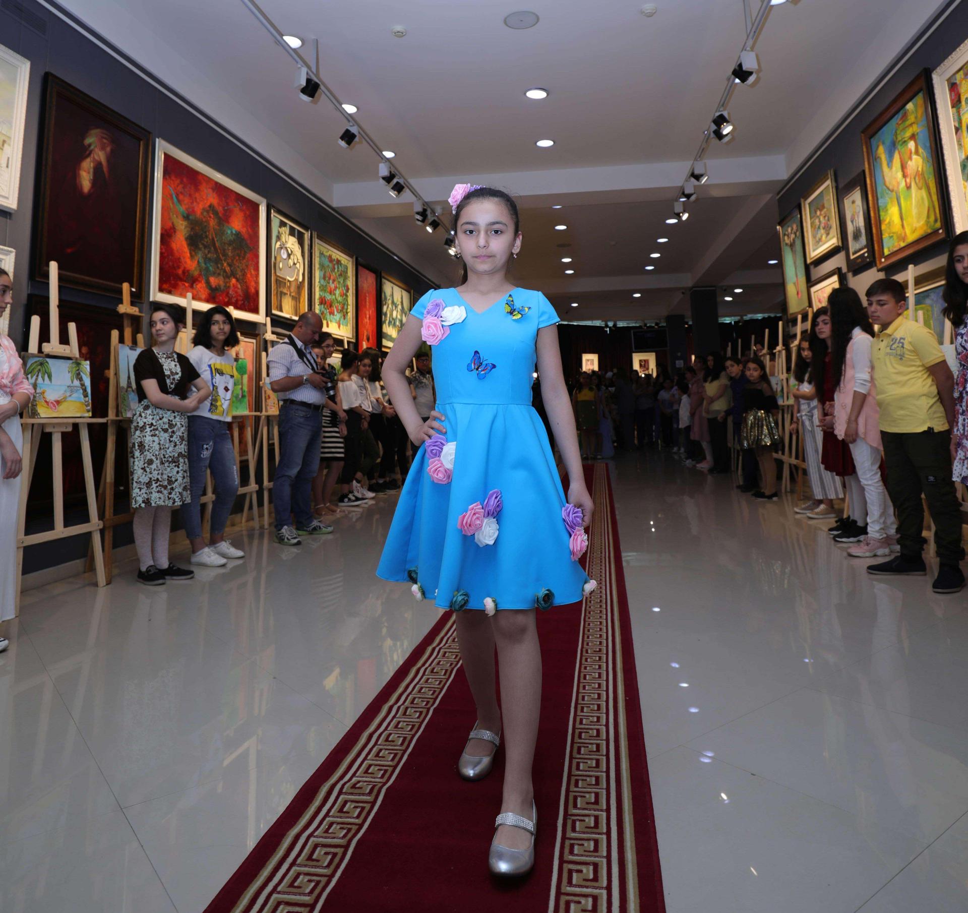 В Баку объединили моду и искусство – получилось очень красиво (ФОТО)