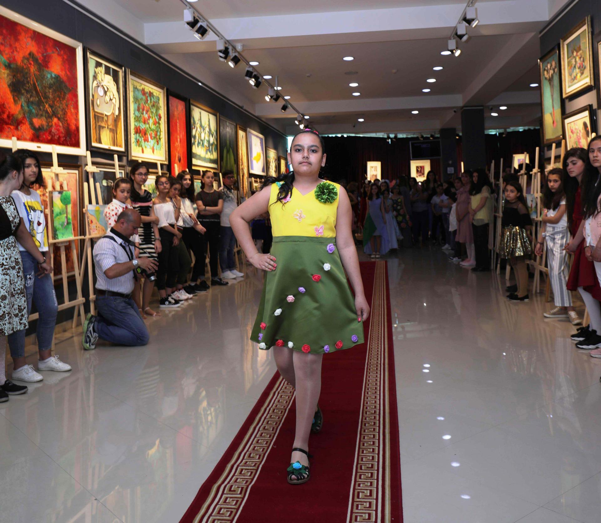 В Баку объединили моду и искусство – получилось очень красиво (ФОТО)