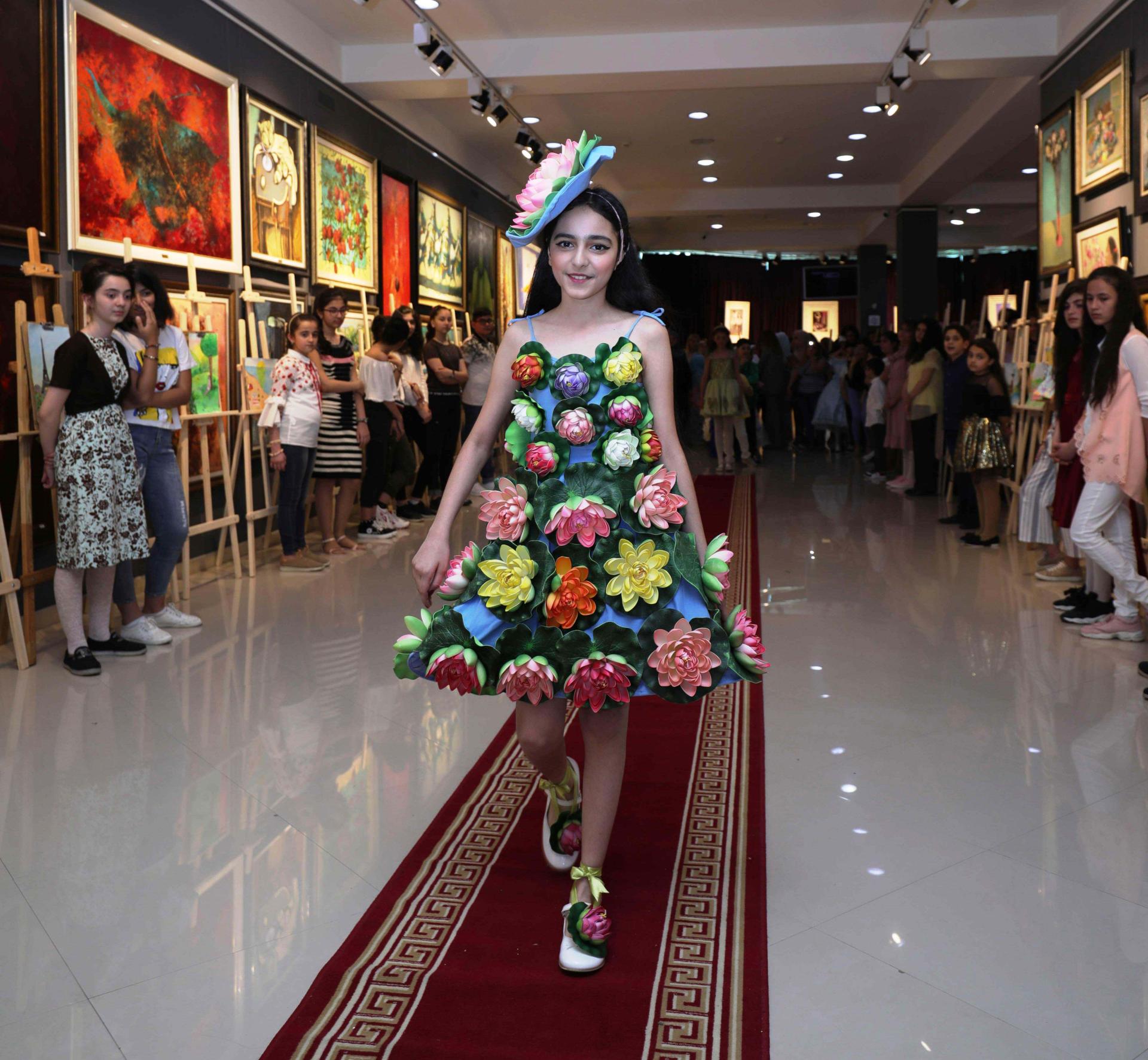 В Баку объединили моду и искусство – получилось очень красиво (ФОТО)