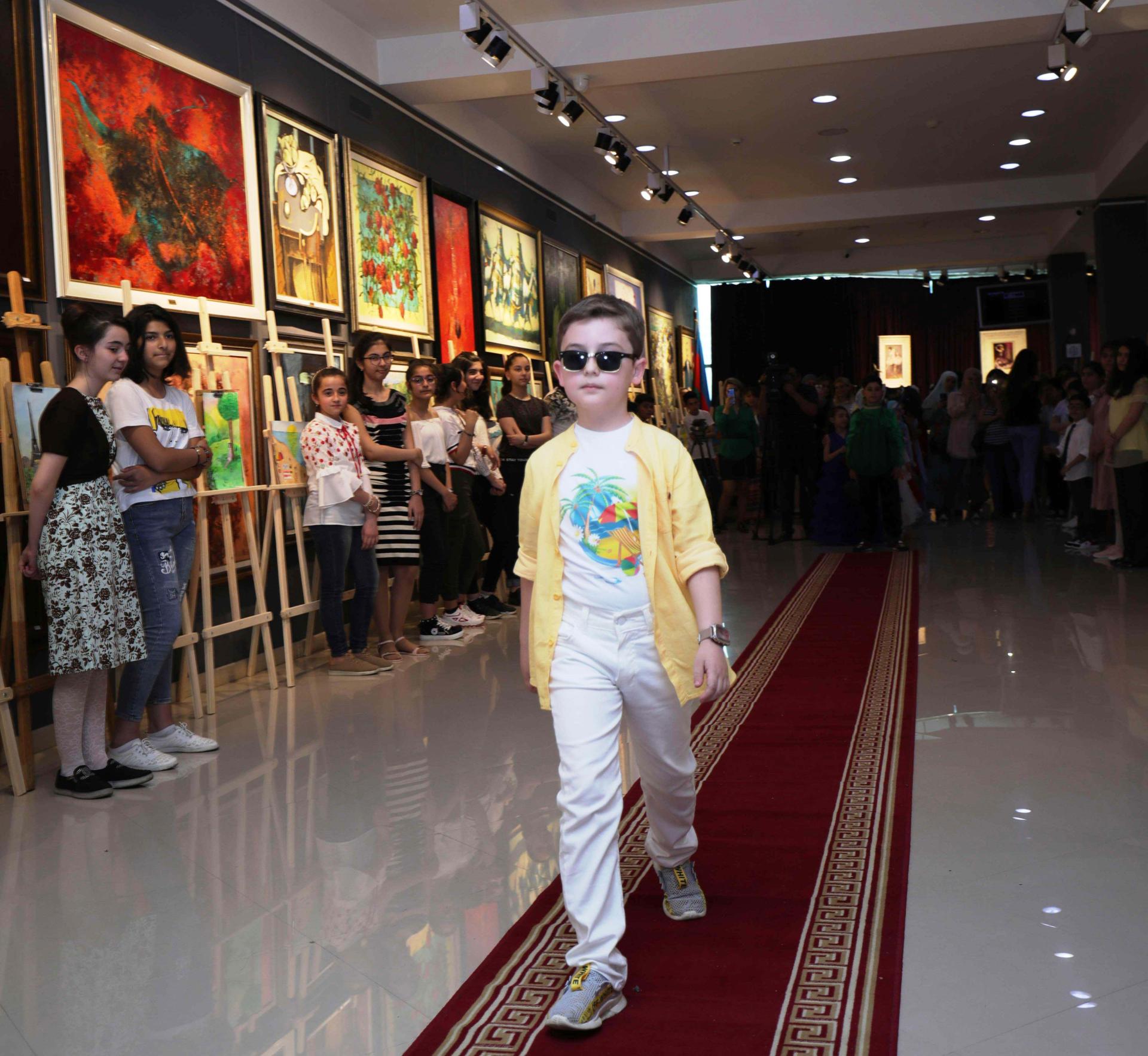 В Баку объединили моду и искусство – получилось очень красиво (ФОТО)