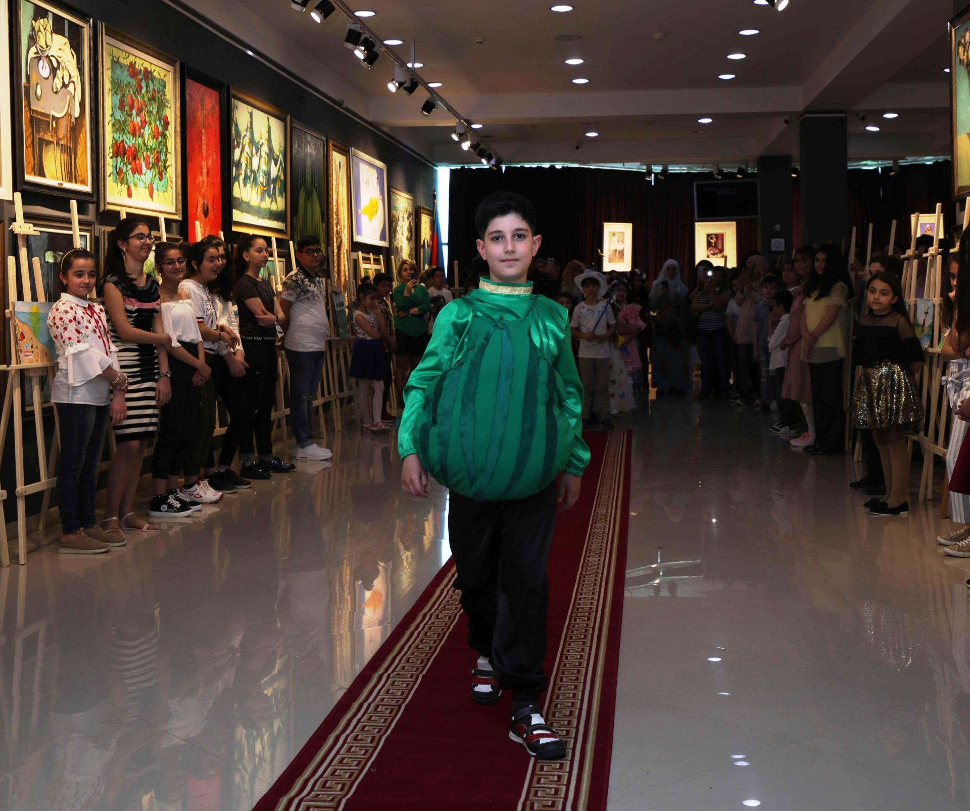 В Баку объединили моду и искусство – получилось очень красиво (ФОТО)