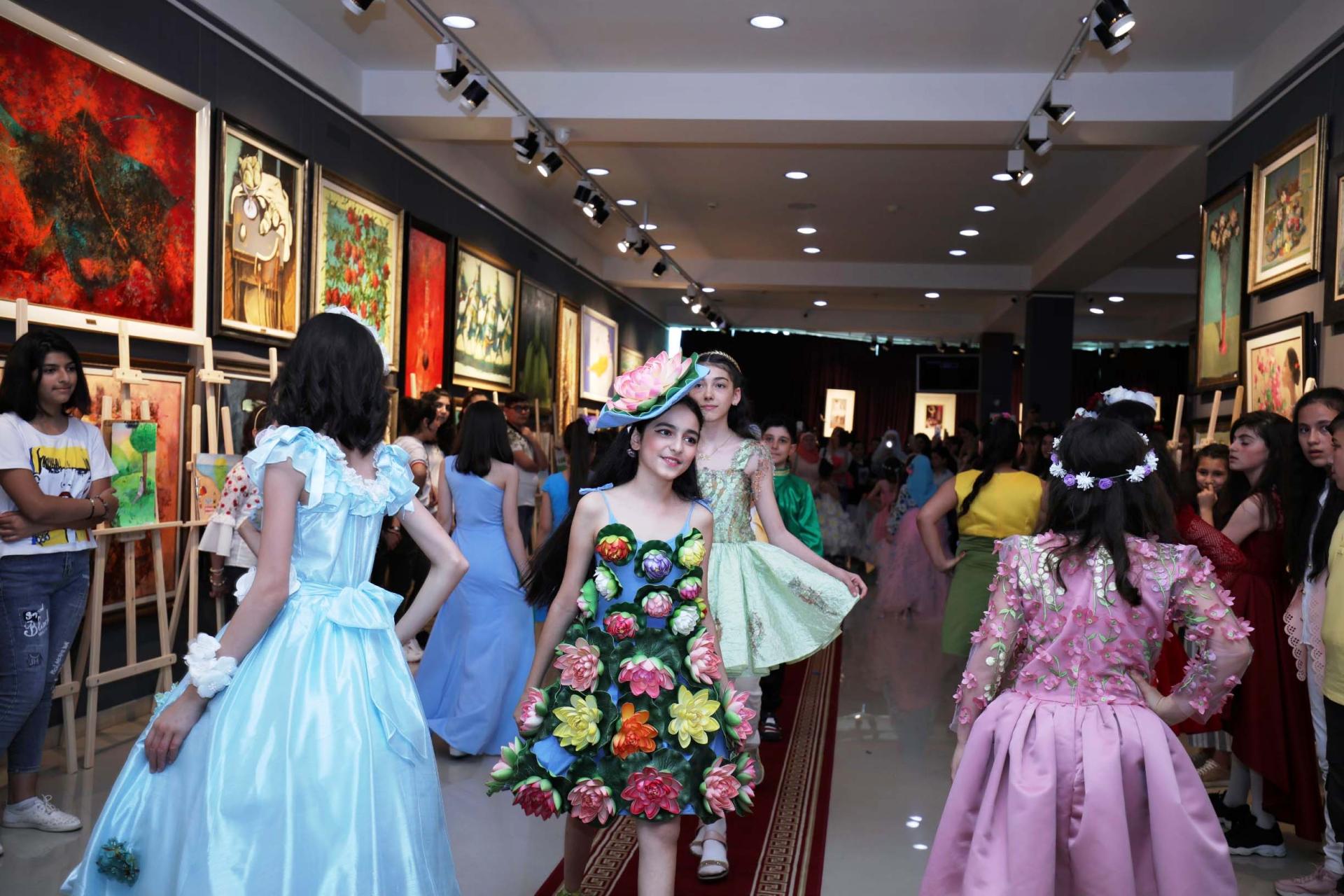 В Баку объединили моду и искусство – получилось очень красиво (ФОТО)