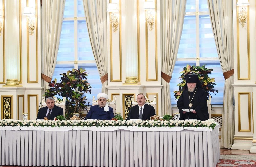 Президент Ильхам Алиев принял участие в церемонии ифтара по случаю священного месяца Рамазан (ФОТО)