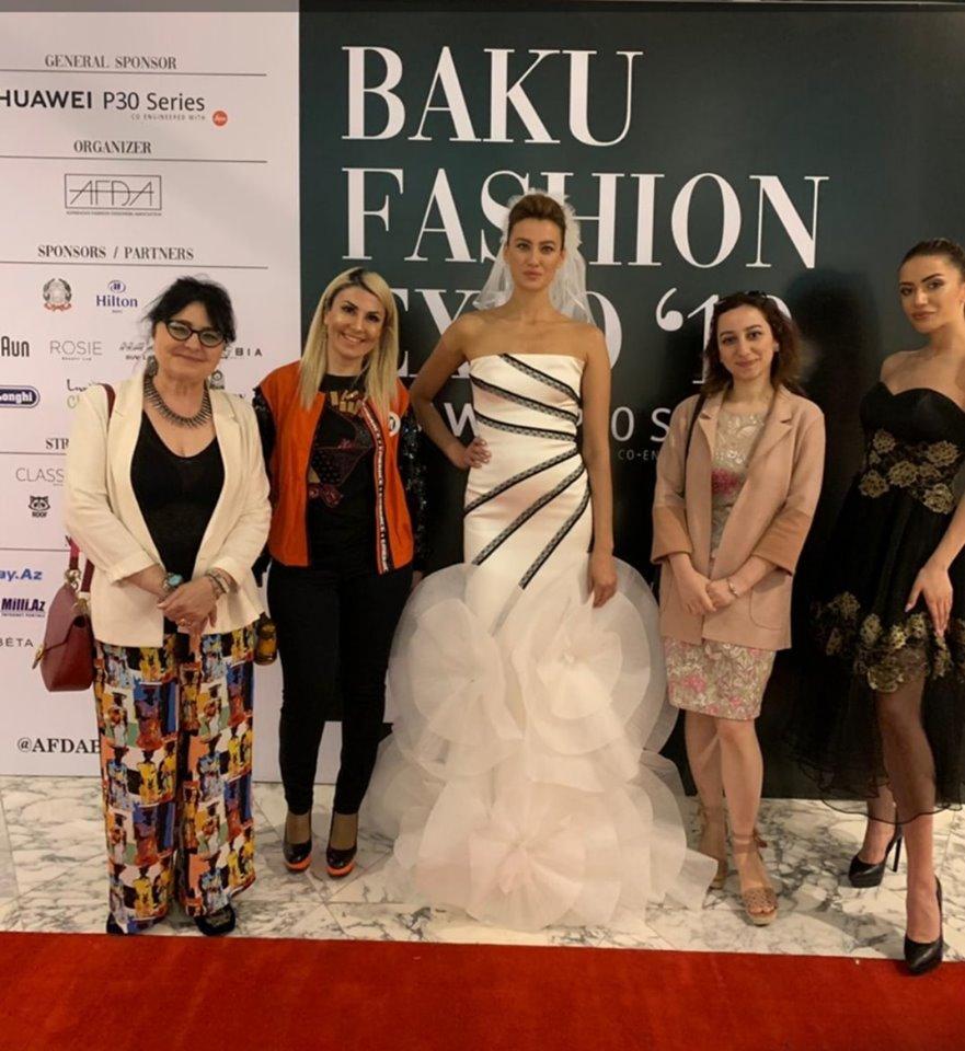 Baku Fashion Expo 2019 – от коллекции Versace до скетча в режиме виртуальной реальности (ВИДЕО, ФОТО)