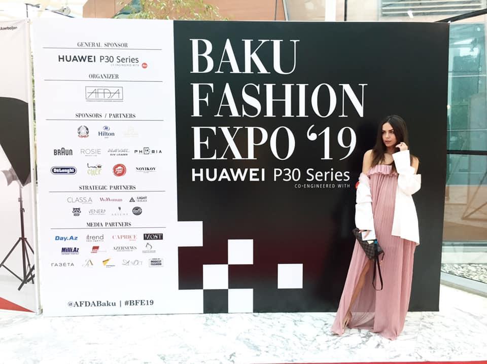 Baku Fashion Expo 2019 – от коллекции Versace до скетча в режиме виртуальной реальности (ВИДЕО, ФОТО)