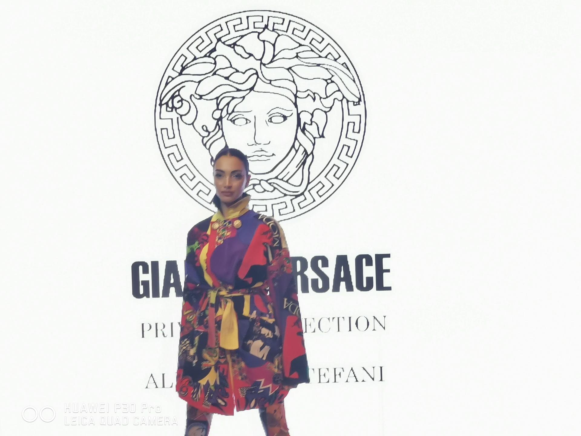 Baku Fashion Expo 2019 – от коллекции Versace до скетча в режиме виртуальной реальности (ВИДЕО, ФОТО)