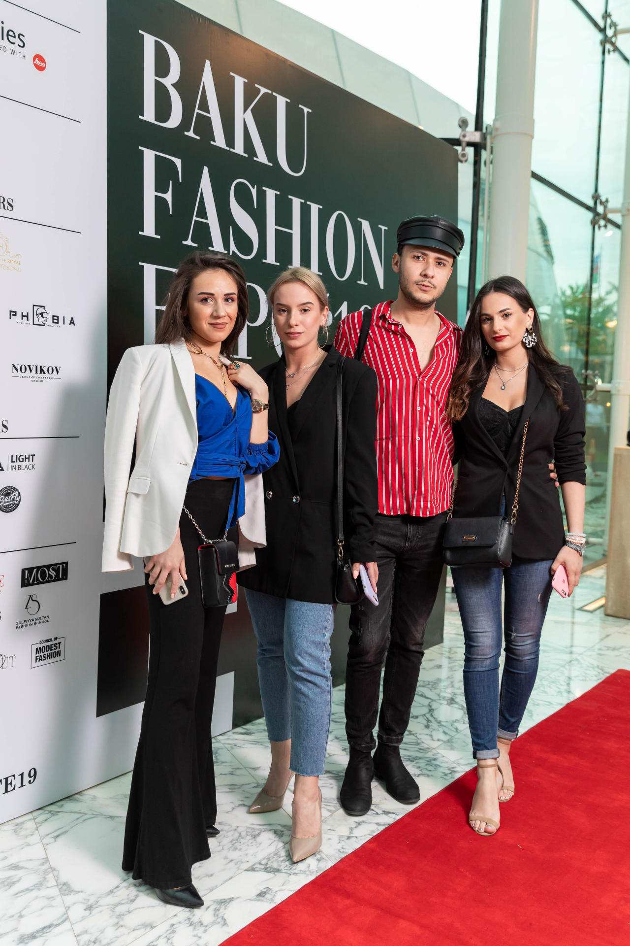 Baku Fashion Expo 2019 – от коллекции Versace до скетча в режиме виртуальной реальности (ВИДЕО, ФОТО)