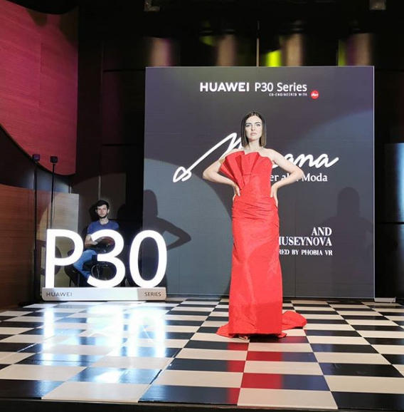 Baku Fashion Expo 2019 – от коллекции Versace до скетча в режиме виртуальной реальности (ВИДЕО, ФОТО)