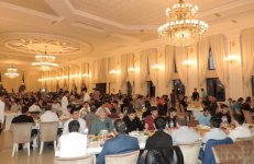 По инициативе Фонда Гейдара Алиева в религиозном комплексе «Имамзаде» в Гяндже был организован ифтар (ФОТО)