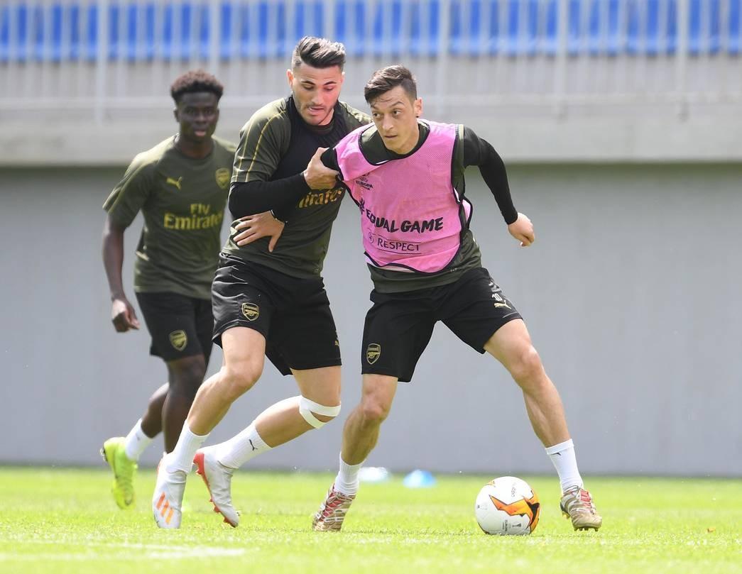 Месут Озиль и "Арсенал" провели первую тренировку в Баку (ФОТО)