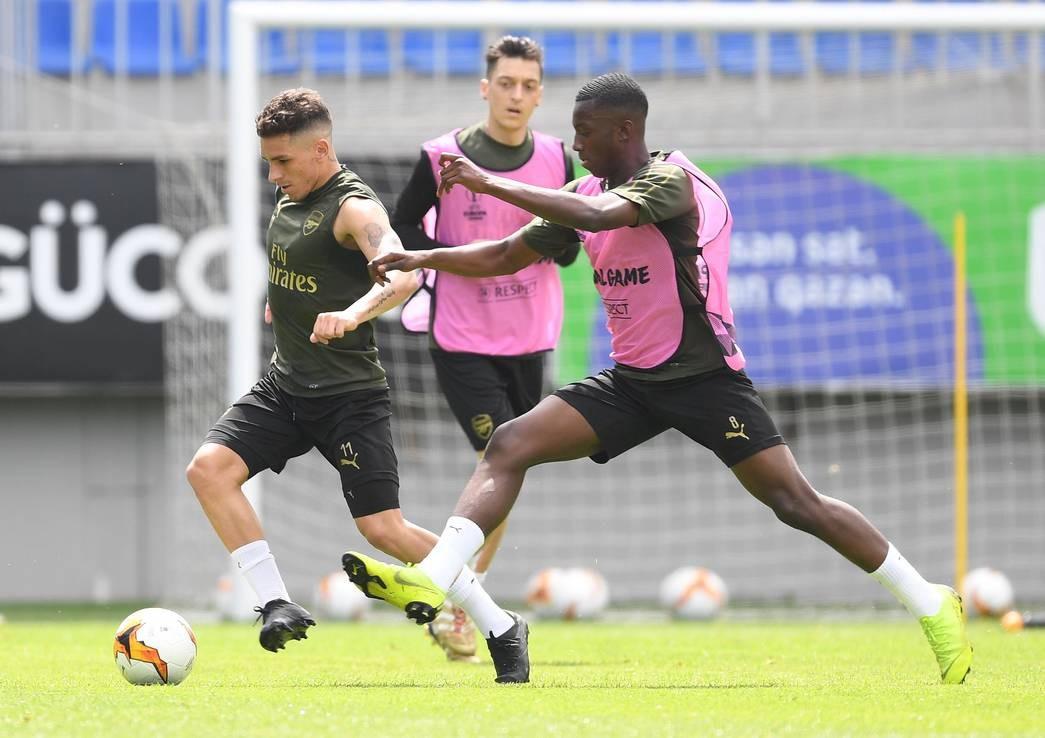 Месут Озиль и "Арсенал" провели первую тренировку в Баку (ФОТО)