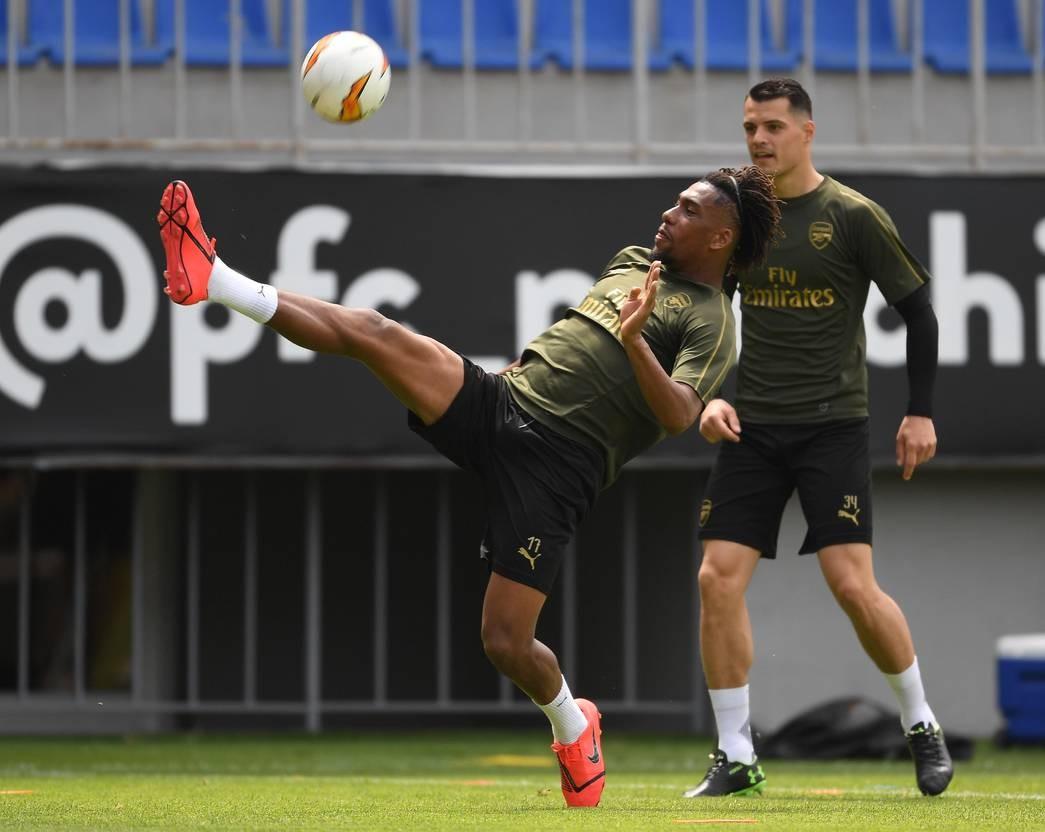Месут Озиль и "Арсенал" провели первую тренировку в Баку (ФОТО)