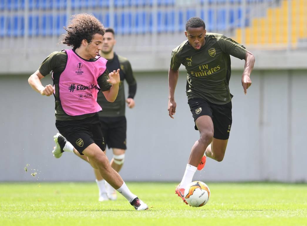 Месут Озиль и "Арсенал" провели первую тренировку в Баку (ФОТО)