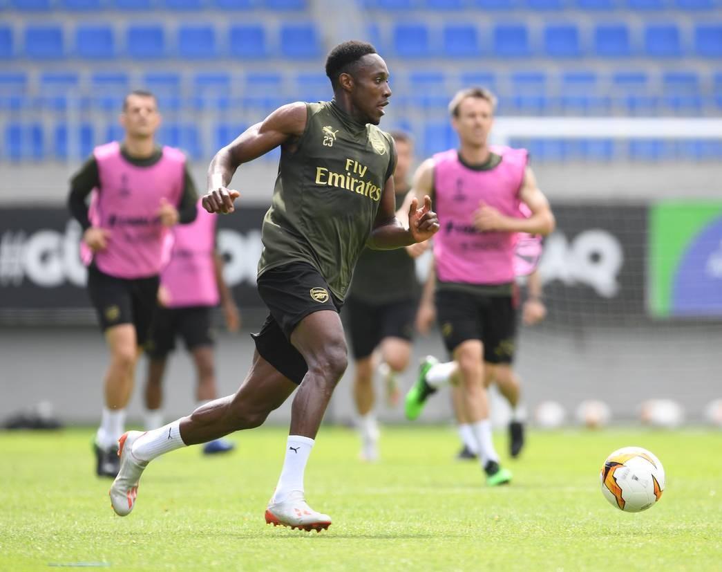 Месут Озиль и "Арсенал" провели первую тренировку в Баку (ФОТО)