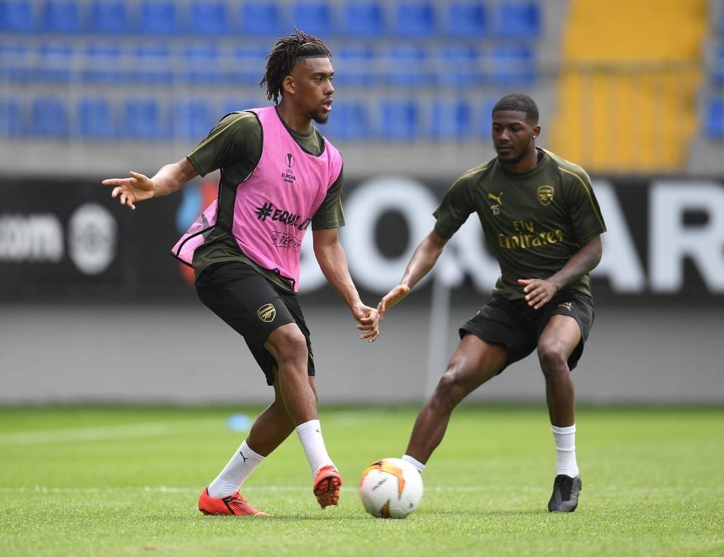 Месут Озиль и "Арсенал" провели первую тренировку в Баку (ФОТО)