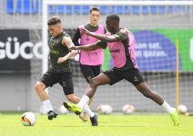 Месут Озиль и "Арсенал" провели первую тренировку в Баку (ФОТО)