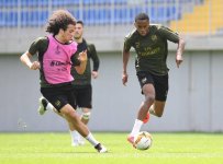 Месут Озиль и "Арсенал" провели первую тренировку в Баку (ФОТО)