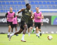 Месут Озиль и "Арсенал" провели первую тренировку в Баку (ФОТО)