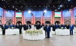 Президент Ильхам Алиев и Первая леди Мехрибан Алиева приняли участие в официальном приеме по случаю Дня Республики (ФОТО) (версия 2)