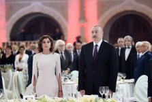 Президент Ильхам Алиев и Первая леди Мехрибан Алиева приняли участие в официальном приеме по случаю Дня Республики (ФОТО) (версия 2)