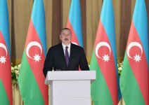 Президент Ильхам Алиев и Первая леди Мехрибан Алиева приняли участие в официальном приеме по случаю Дня Республики (ФОТО) (версия 2)