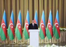 Президент Ильхам Алиев и Первая леди Мехрибан Алиева приняли участие в официальном приеме по случаю Дня Республики (ФОТО) (версия 2)