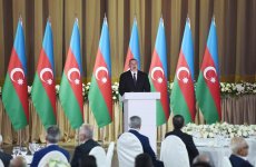 Президент Ильхам Алиев и Первая леди Мехрибан Алиева приняли участие в официальном приеме по случаю Дня Республики (ФОТО) (версия 2)