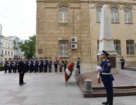 Президент Ильхам Алиев посетил памятник, установленный в честь Азербайджанской Демократической Республики (ФОТО)