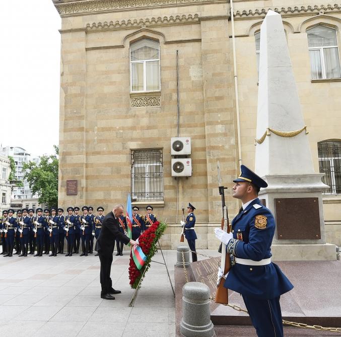 Президент Ильхам Алиев посетил памятник, установленный в честь Азербайджанской Демократической Республики (ФОТО)