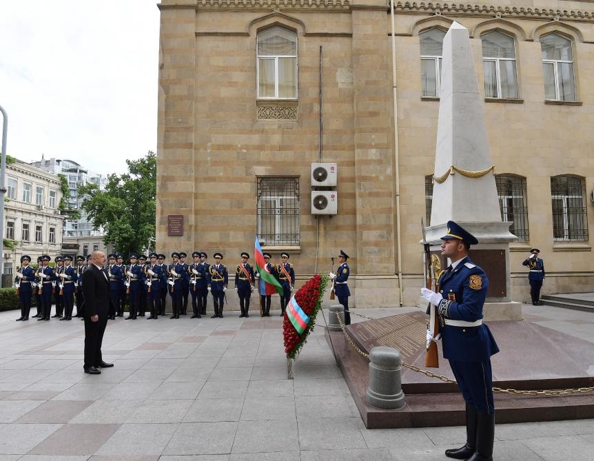 Президент Ильхам Алиев посетил памятник, установленный в честь Азербайджанской Демократической Республики (ФОТО)