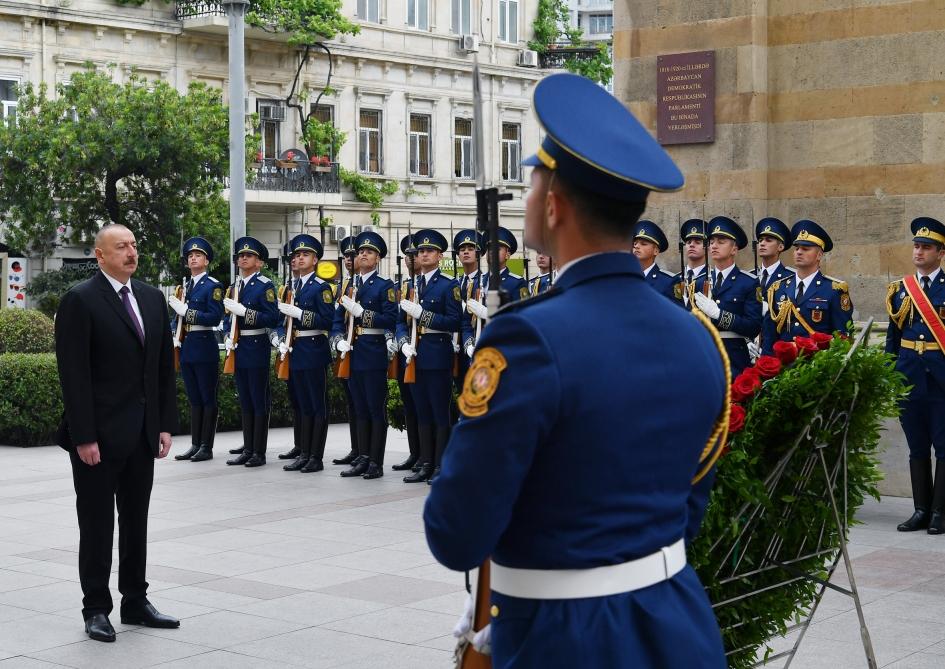 Президент Ильхам Алиев посетил памятник, установленный в честь Азербайджанской Демократической Республики (ФОТО)