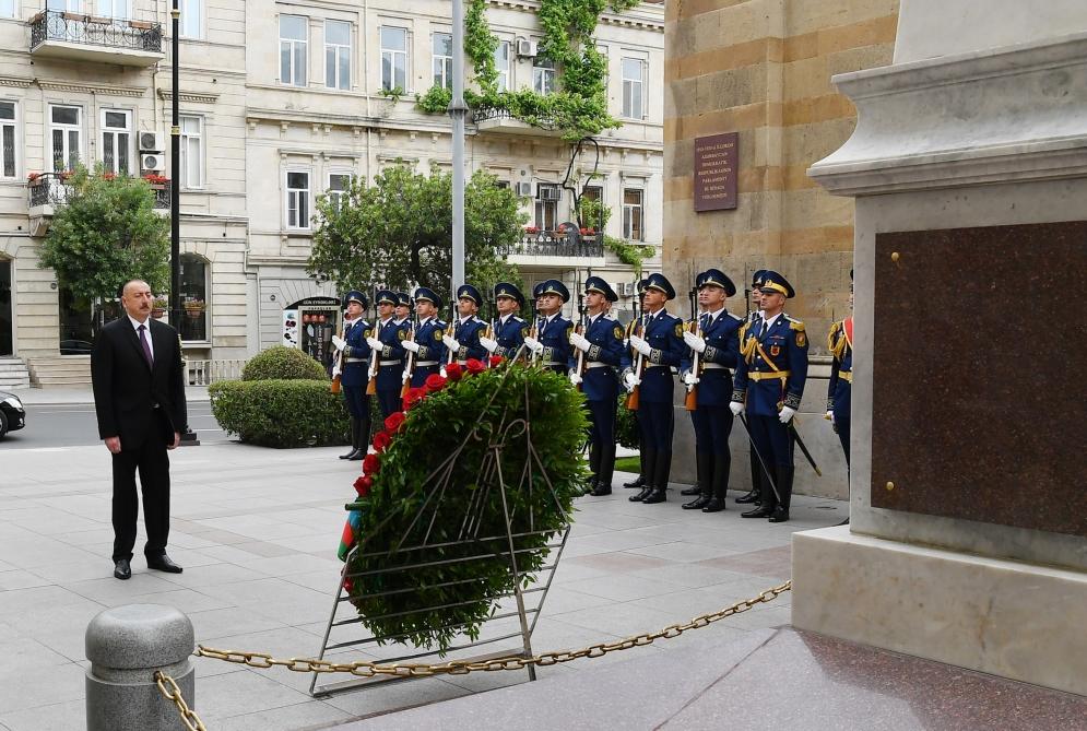 Президент Ильхам Алиев посетил памятник, установленный в честь Азербайджанской Демократической Республики (ФОТО)